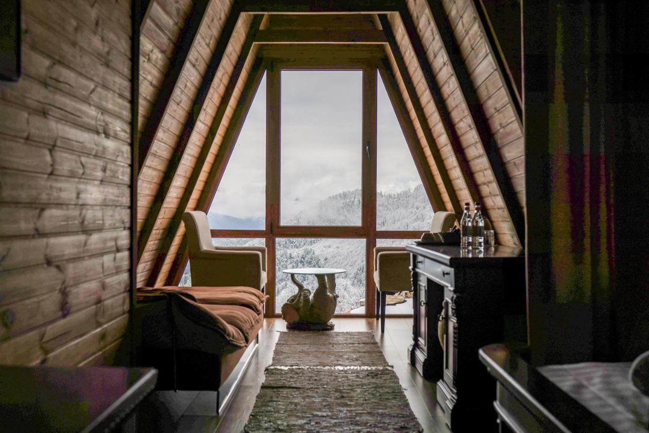 Alpine Castle Hotel ディリジャン エクステリア 写真