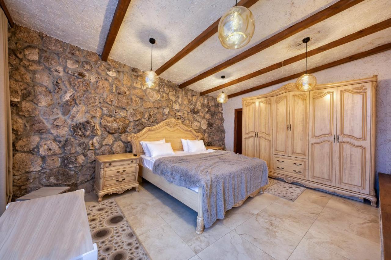 Alpine Castle Hotel ディリジャン エクステリア 写真