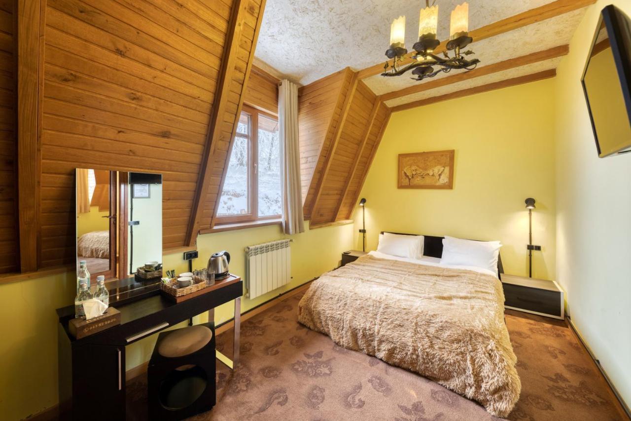 Alpine Castle Hotel ディリジャン エクステリア 写真