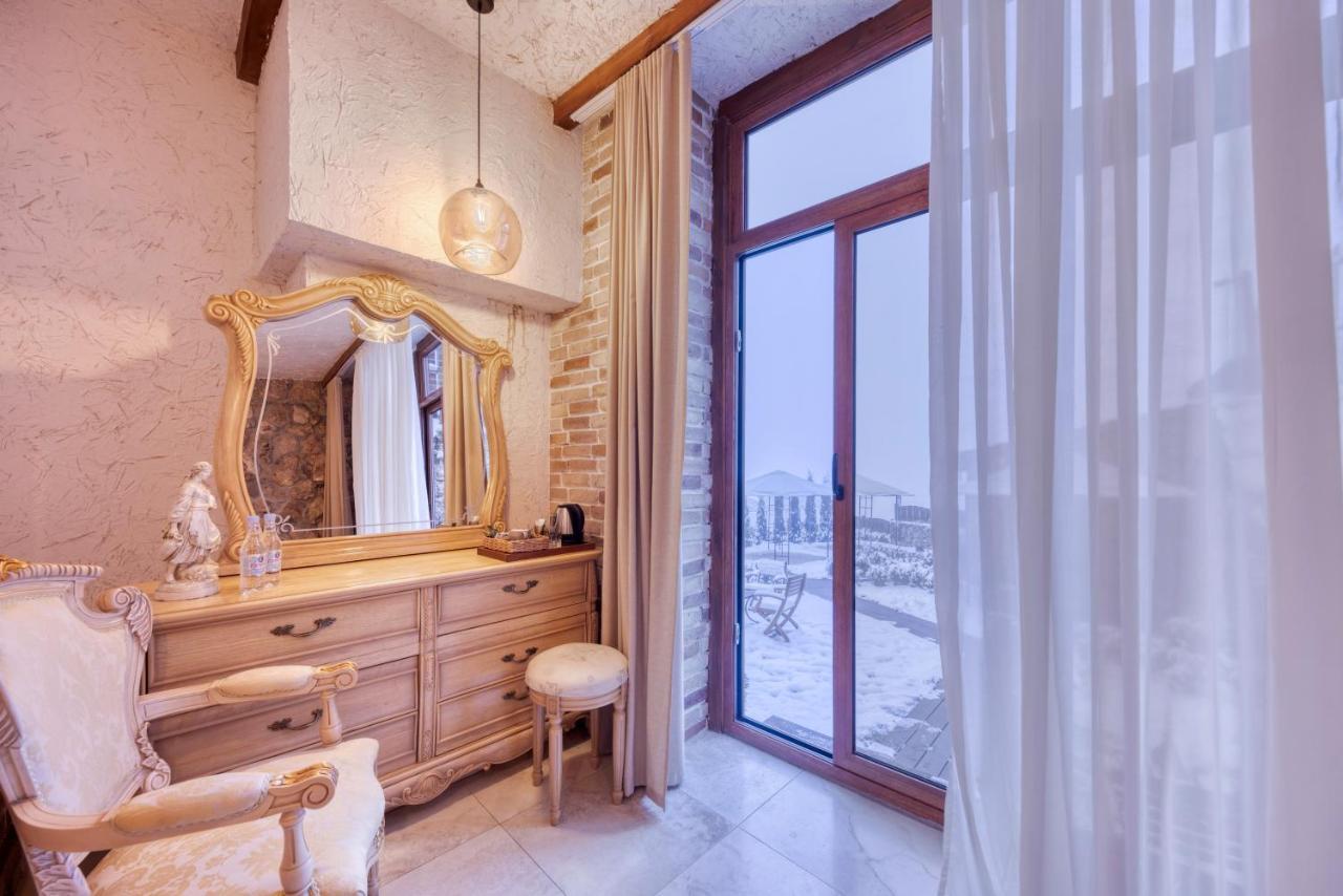 Alpine Castle Hotel ディリジャン エクステリア 写真