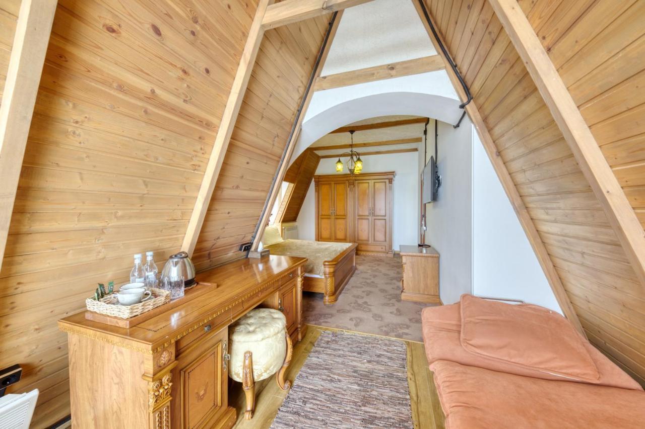 Alpine Castle Hotel ディリジャン エクステリア 写真