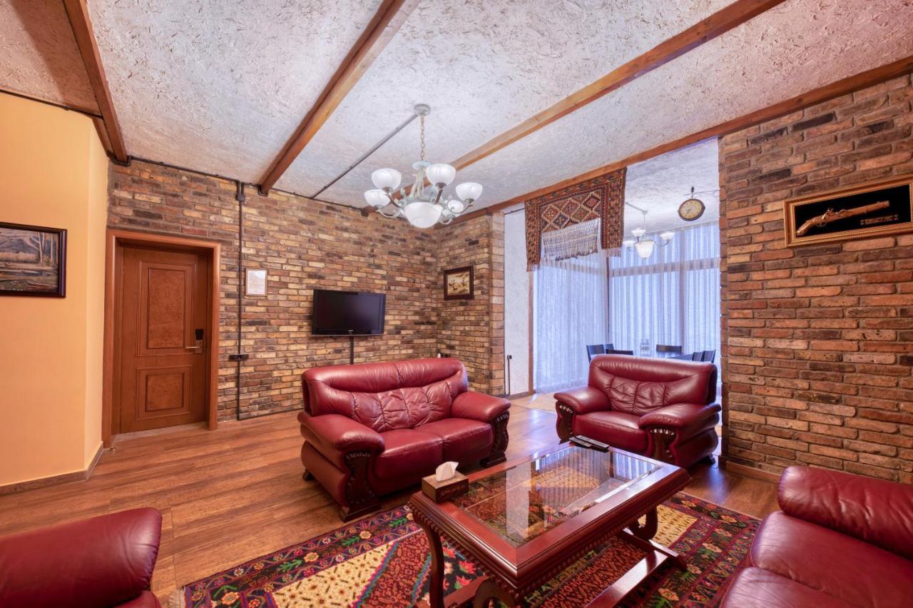 Alpine Castle Hotel ディリジャン エクステリア 写真