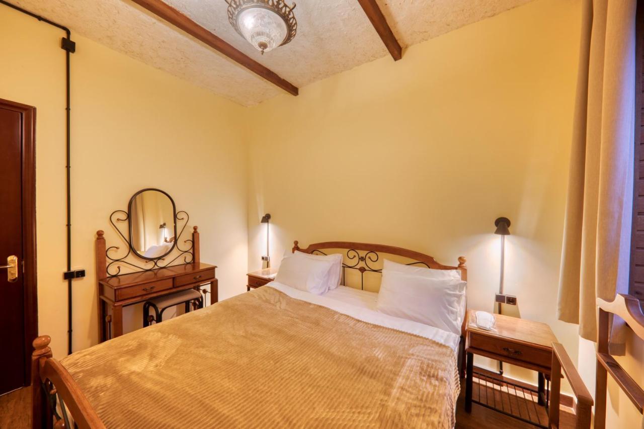 Alpine Castle Hotel ディリジャン エクステリア 写真